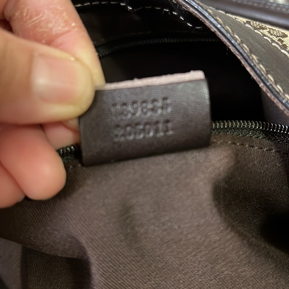 Vintage Gucci Shoulder Bag. Come with free wallet - Picture 13 of 16